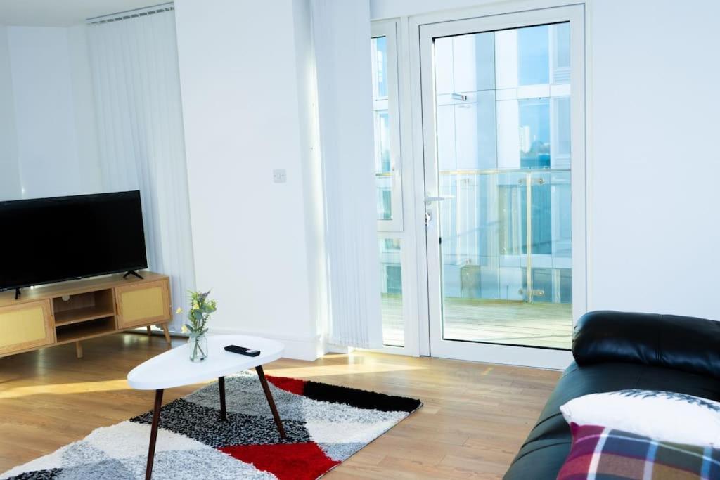 1 Bed Luxury Comfortable Apt Londra Dış mekan fotoğraf